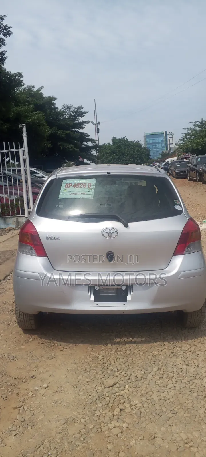 Toyota Vitz 2010 Silver