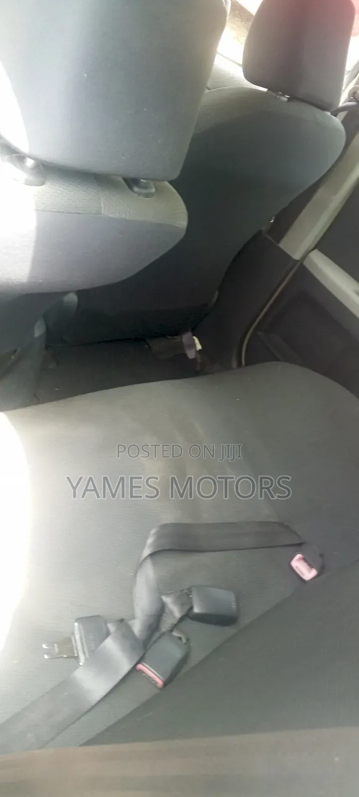Toyota Vitz 2010 Silver