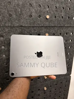 Apple iPad Air (2022) 64 GB Gray