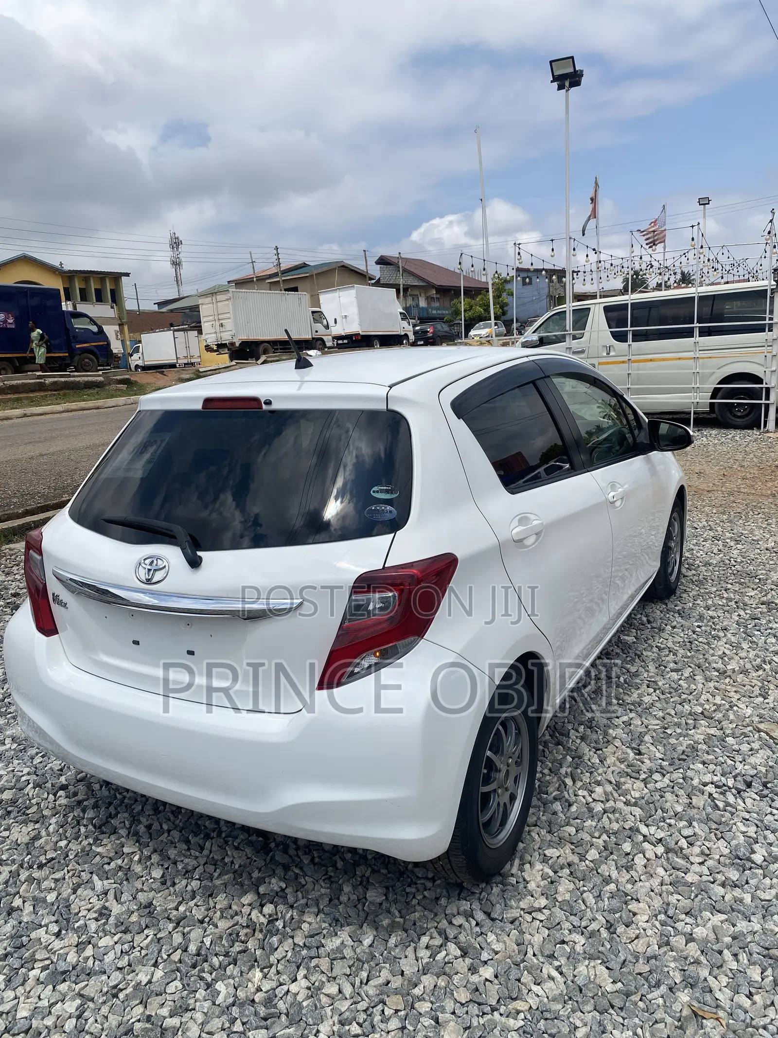 Toyota Vitz 1.3 AWD 5dr 2015 White