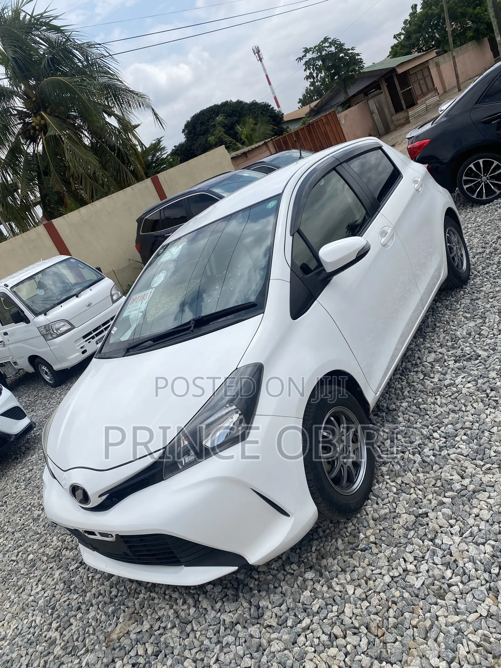 Toyota Vitz 1.3 AWD 5dr 2015 White