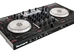 Numark NS4-FX