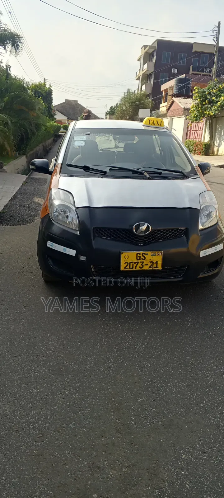Toyota Vitz 2010 Silver