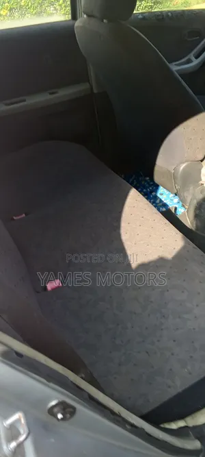 Toyota Vitz 2010 Silver