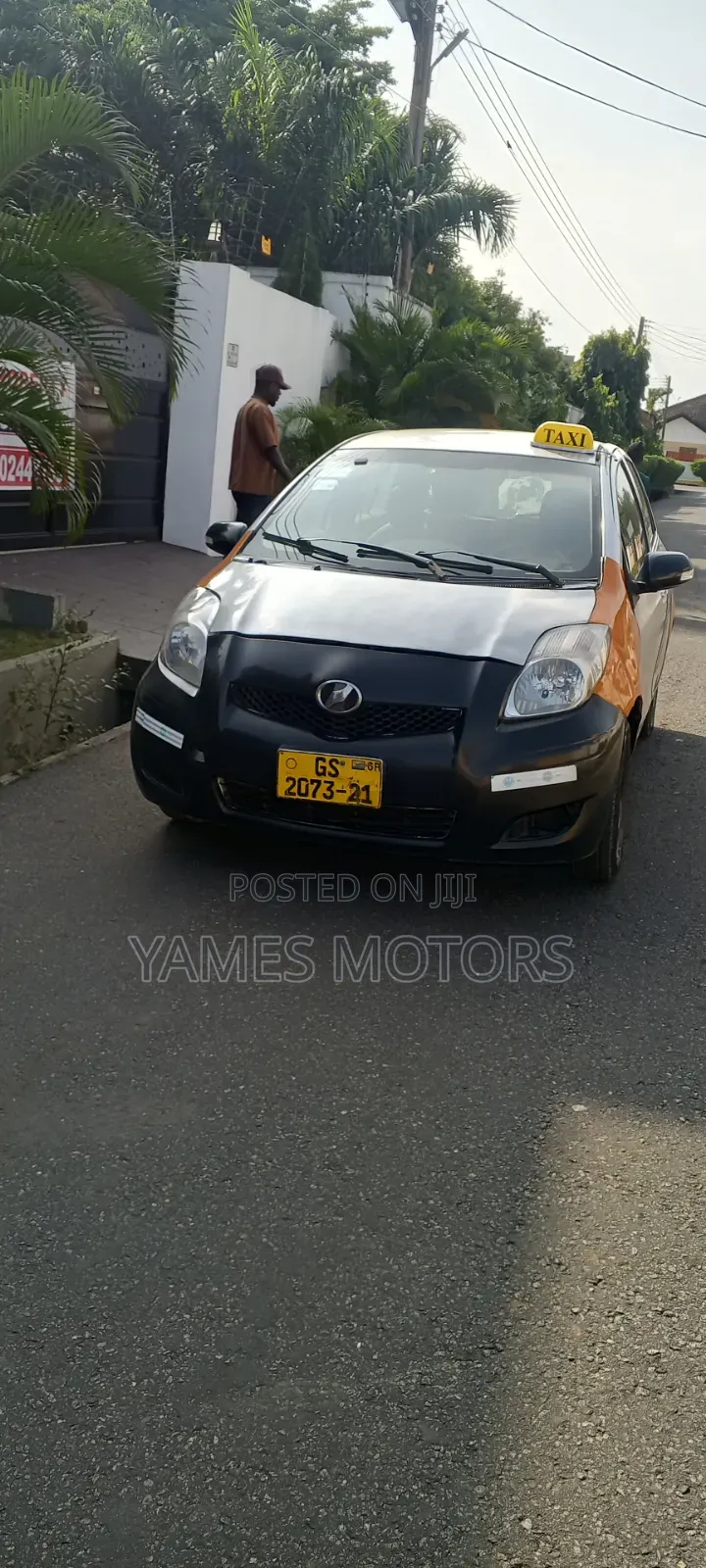 Toyota Vitz 2010 Silver