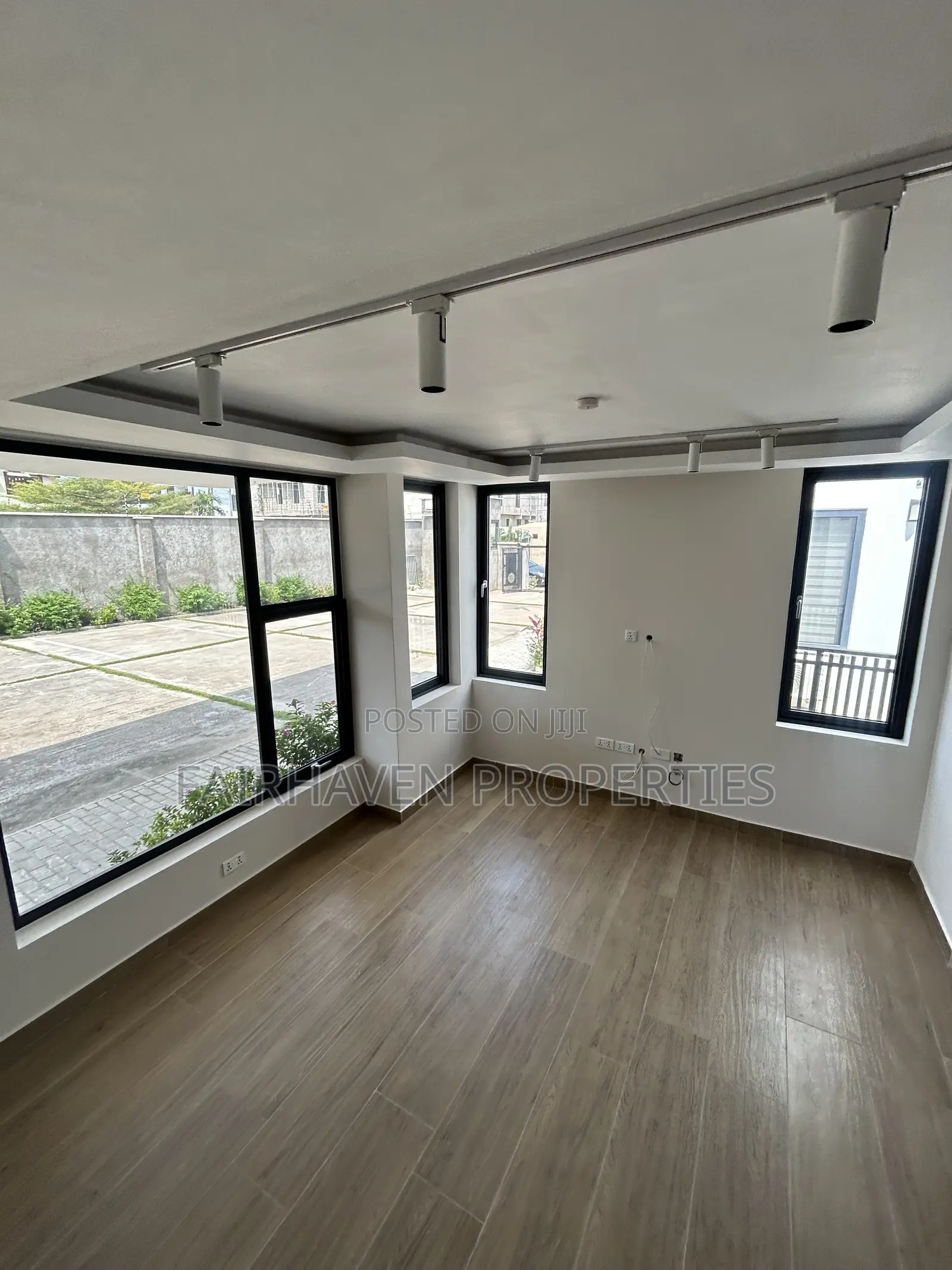 3bdrm Townhouse / Terrace in Fairhaven, Tseaddo for rent