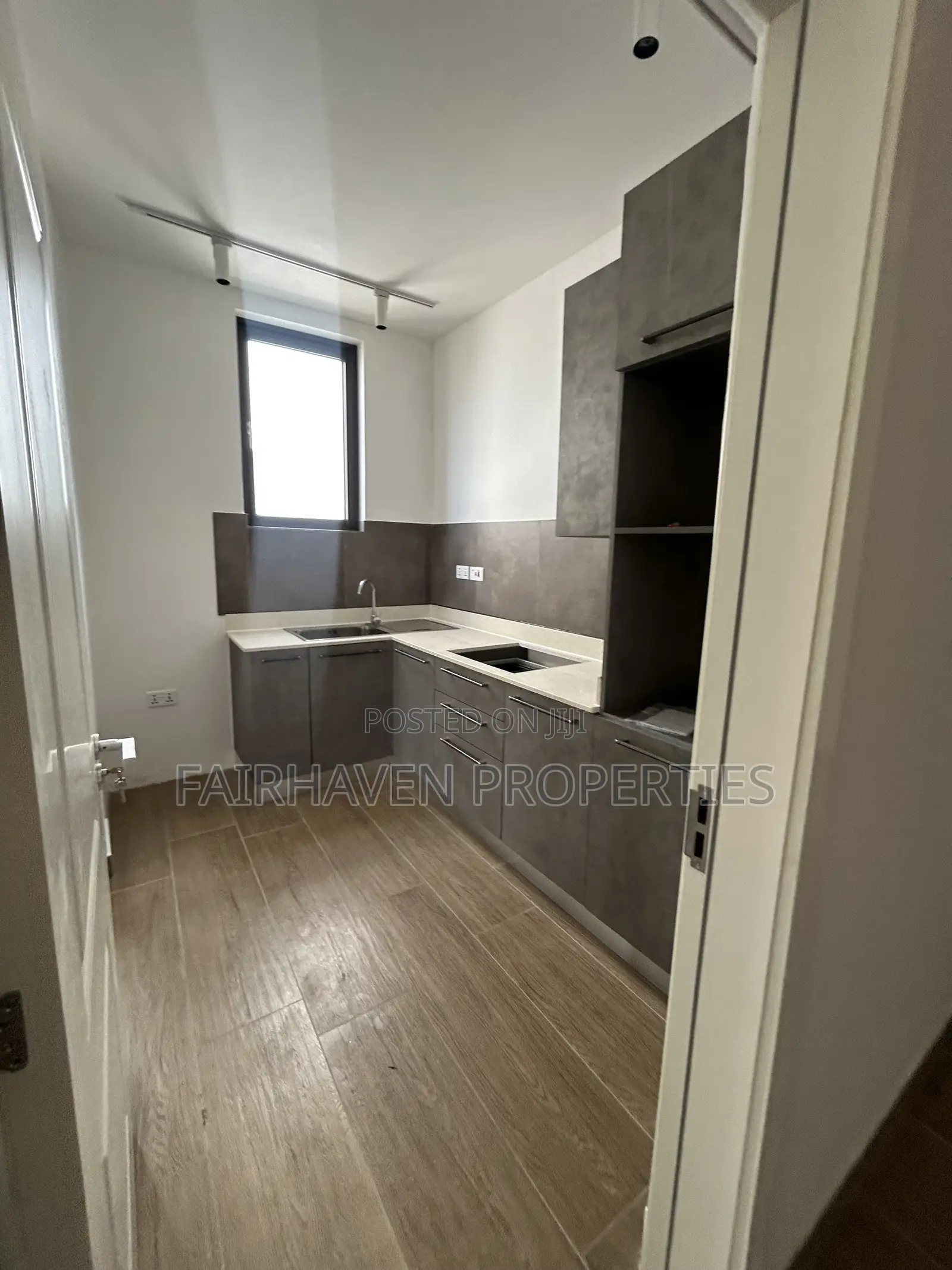 3bdrm Townhouse / Terrace in Fairhaven, Tseaddo for rent