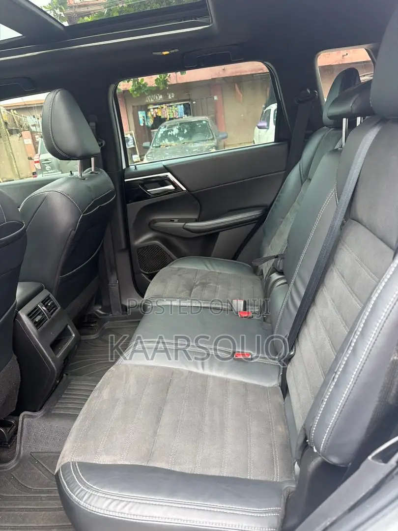 Mitsubishi Outlander 2022 White