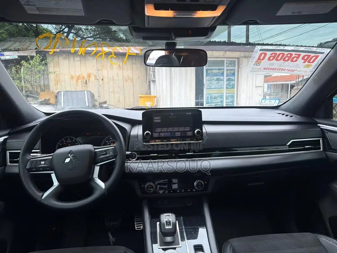 Mitsubishi Outlander 2022 White