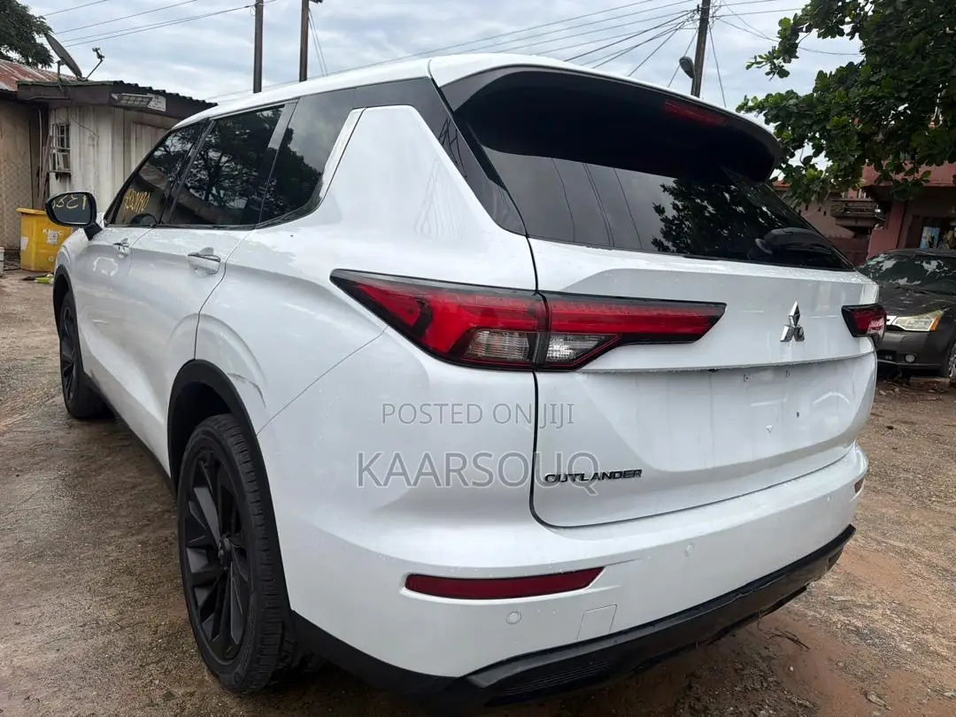 Mitsubishi Outlander 2022 White