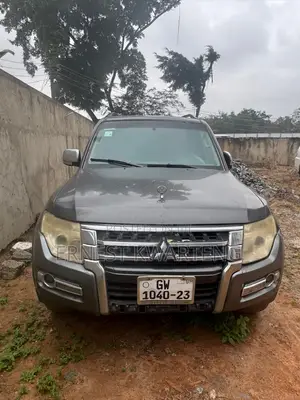 Mitsubishi Pajero 2010 Gray