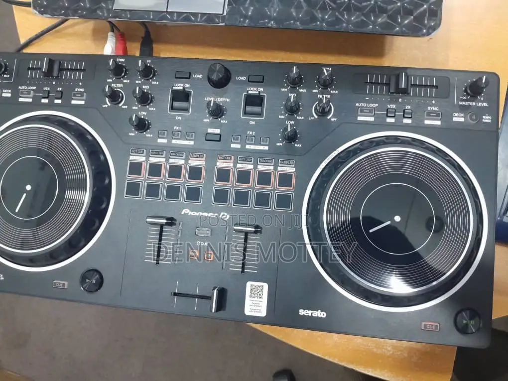 Pioneer DDJ-REV1 2-Deck Serato DJ Controller