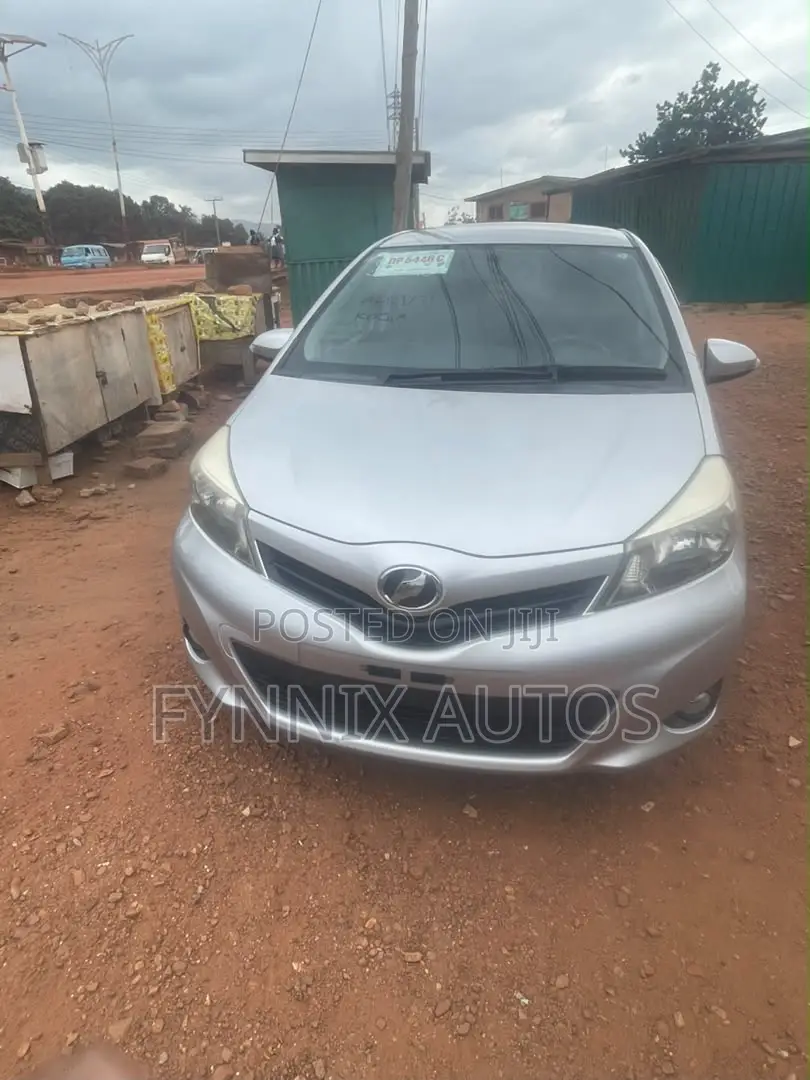 Toyota Vitz 1.3 FWD 5dr 2014 Silver