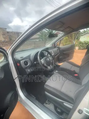 Toyota Vitz 1.3 FWD 5dr 2014 Silver