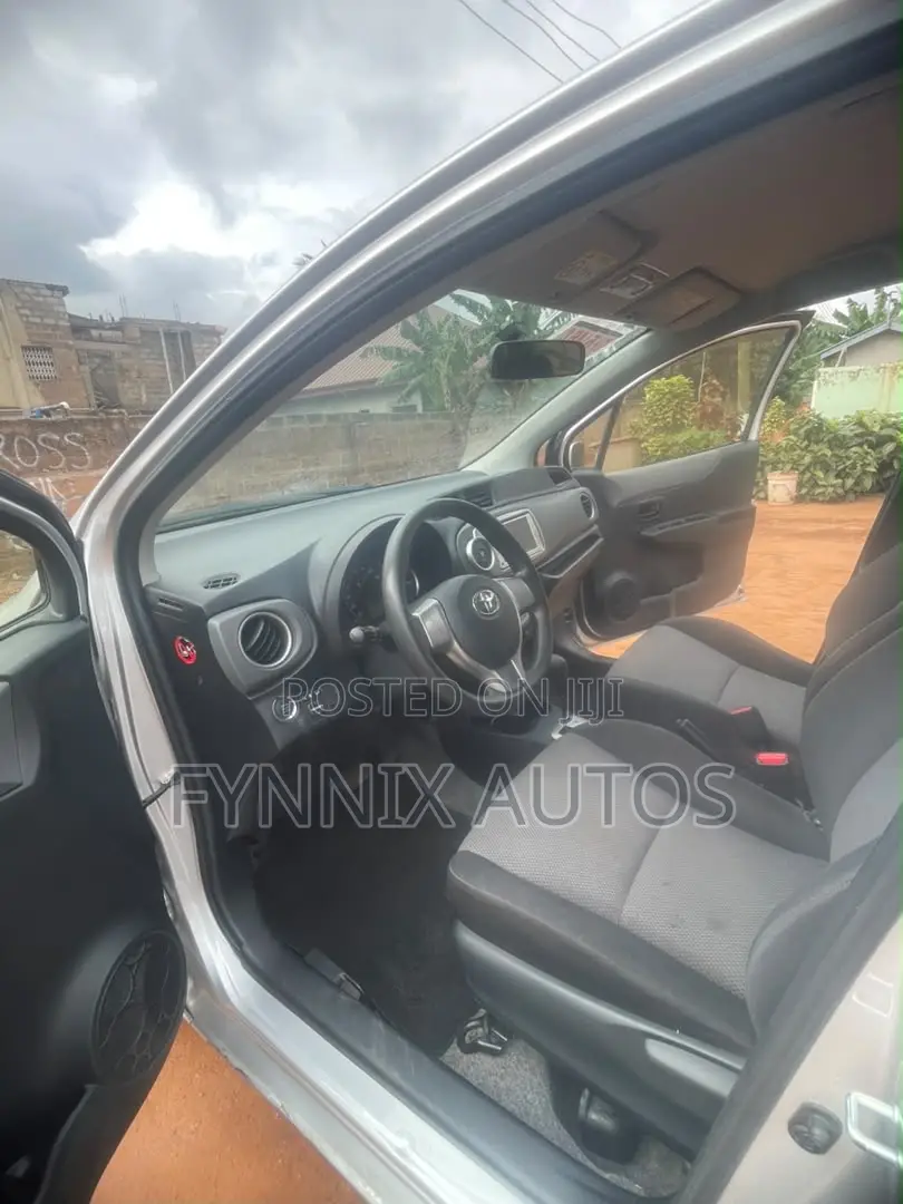 Toyota Vitz 1.3 FWD 5dr 2014 Silver