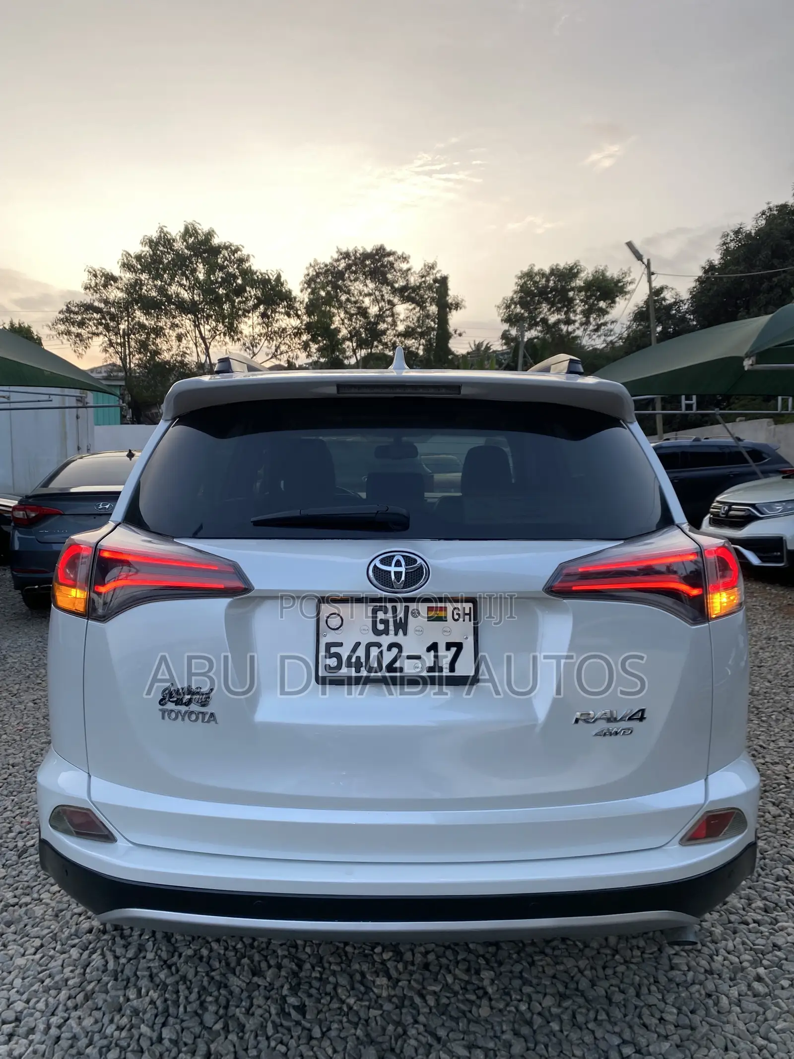 Toyota RAV4 SE AWD (2.5L 4cyl 6A) 2016 White