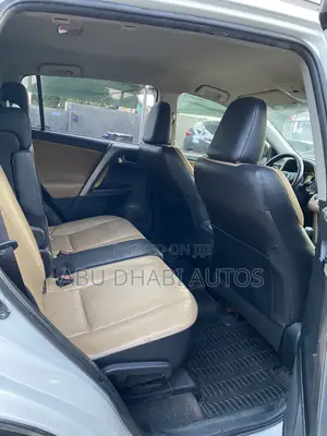 Toyota RAV4 SE AWD (2.5L 4cyl 6A) 2016 White