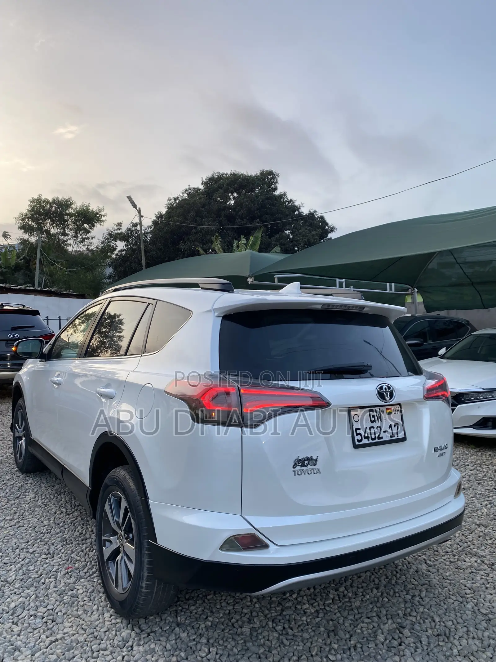 Toyota RAV4 SE AWD (2.5L 4cyl 6A) 2016 White