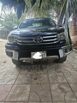 Toyota Hilux 2016 Black