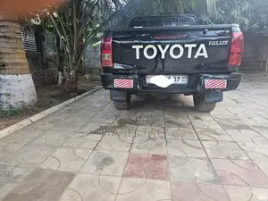 Toyota Hilux 2016 Black