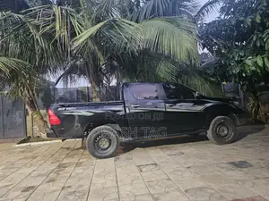 Toyota Hilux 2016 Black