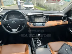 Toyota RAV4 Limited AWD (2.5L 4cyl 6A) 2016 White
