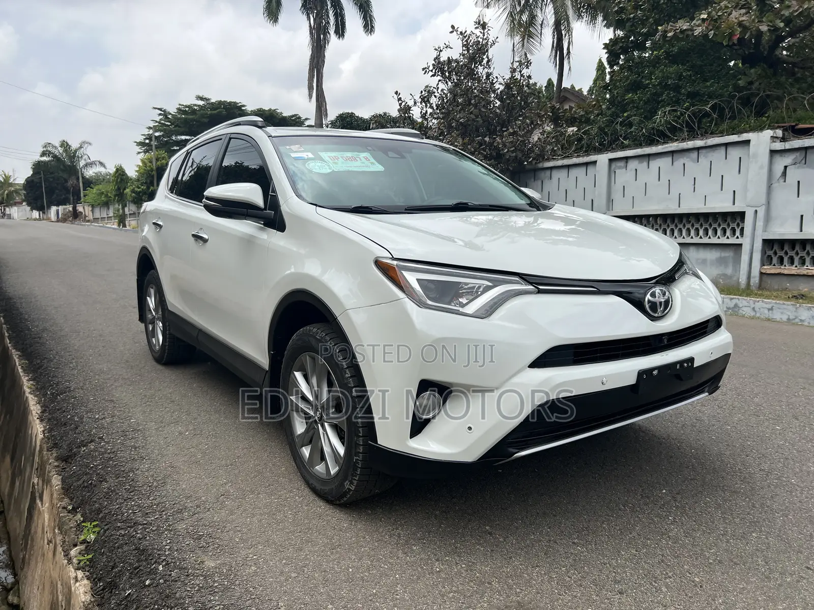 Toyota RAV4 Limited AWD (2.5L 4cyl 6A) 2016 White