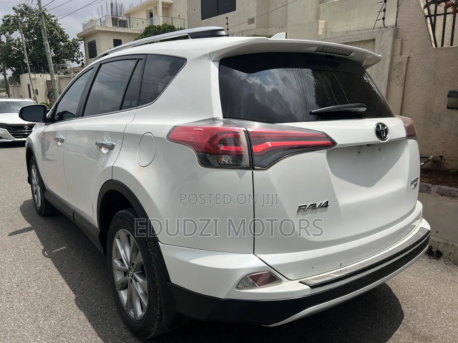 Toyota RAV4 Limited AWD (2.5L 4cyl 6A) 2016 White