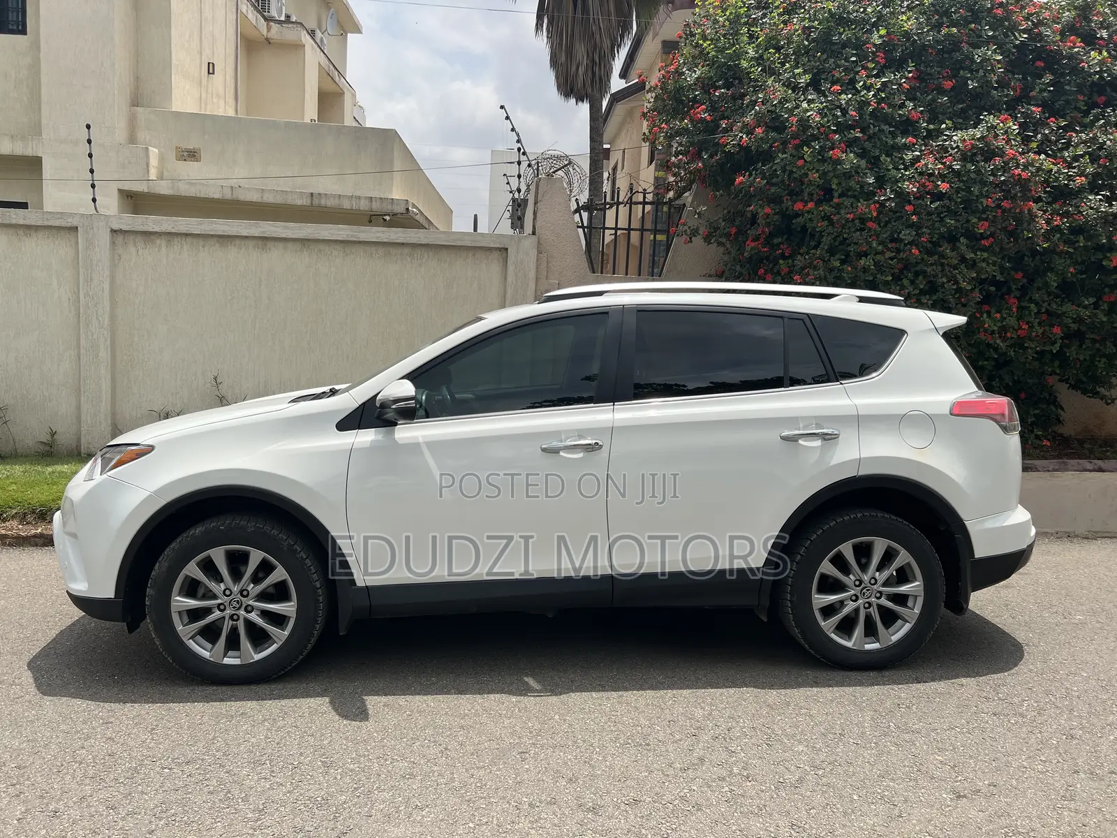Toyota RAV4 Limited AWD (2.5L 4cyl 6A) 2016 White