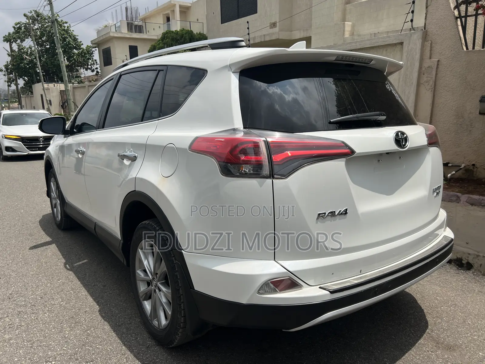 Toyota RAV4 Limited AWD (2.5L 4cyl 6A) 2016 White