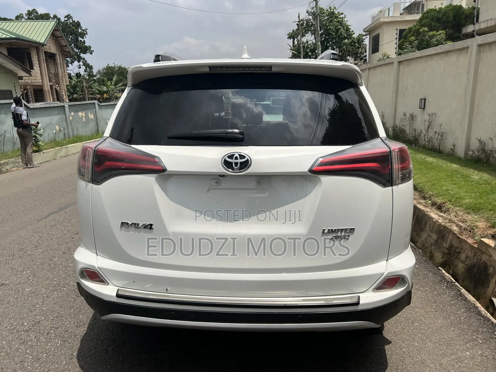 Toyota RAV4 Limited AWD (2.5L 4cyl 6A) 2016 White