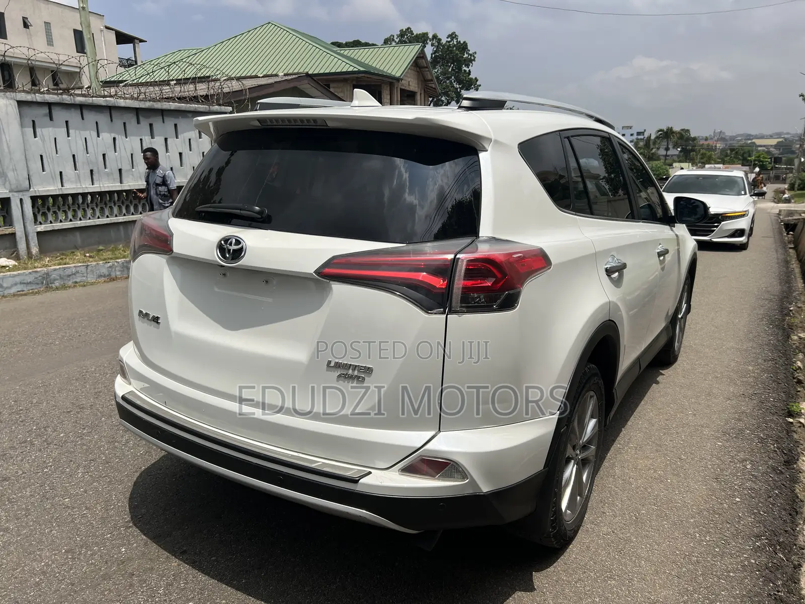 Toyota RAV4 Limited AWD (2.5L 4cyl 6A) 2016 White