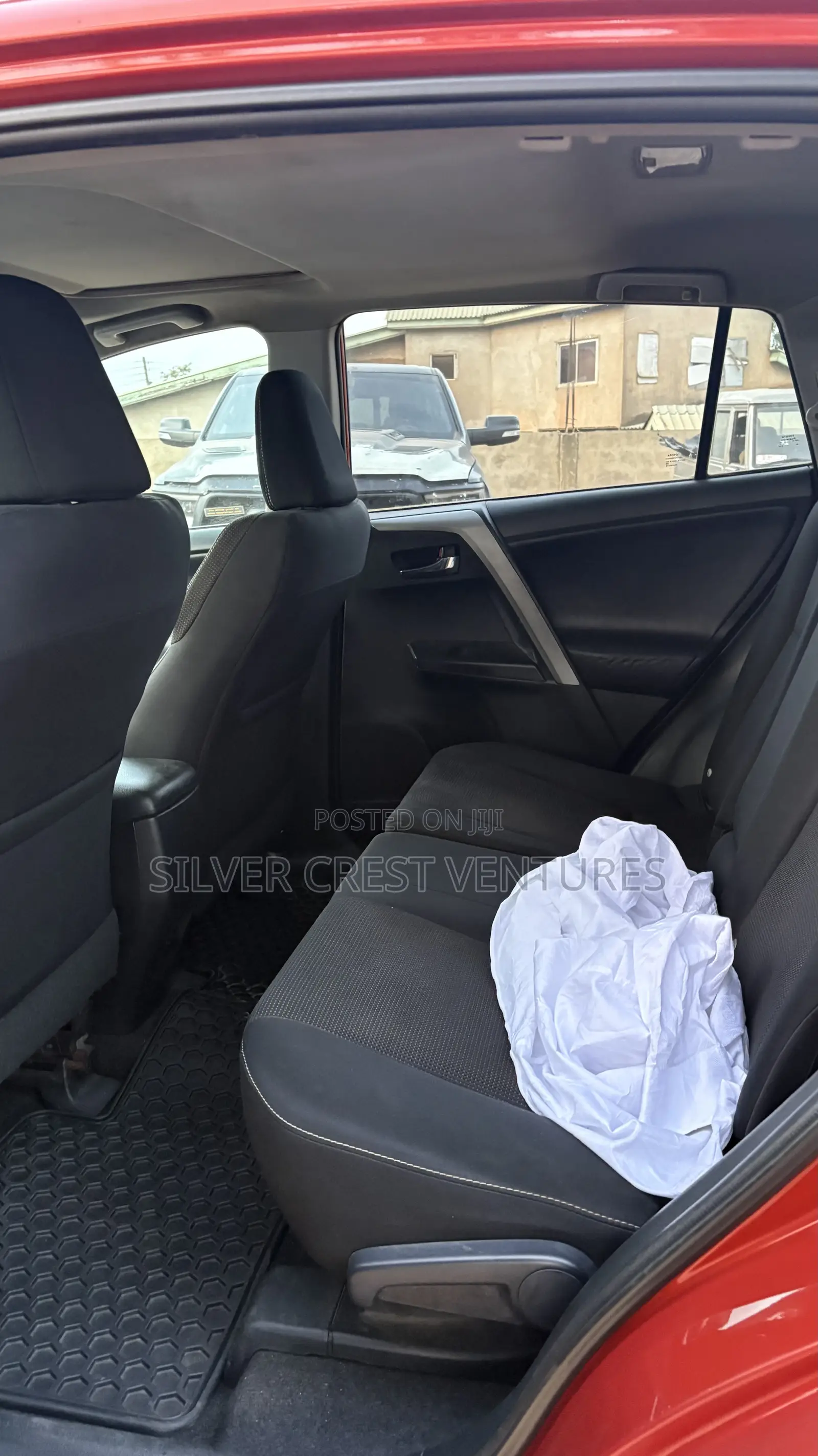 Toyota RAV4 XLE AWD (2.5L 4cyl 6A) 2016 Orange