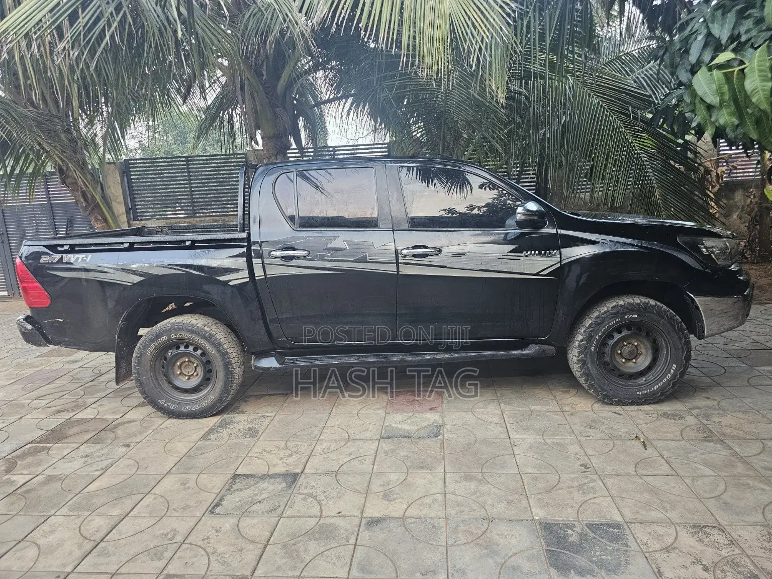 Toyota Hilux 2016 Black