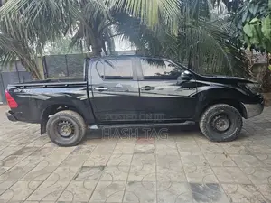 Toyota Hilux 2016 Black