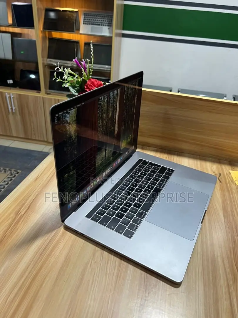 Laptop Apple MacBook Pro 2019 16GB Intel Core i7 SSD 512GB
