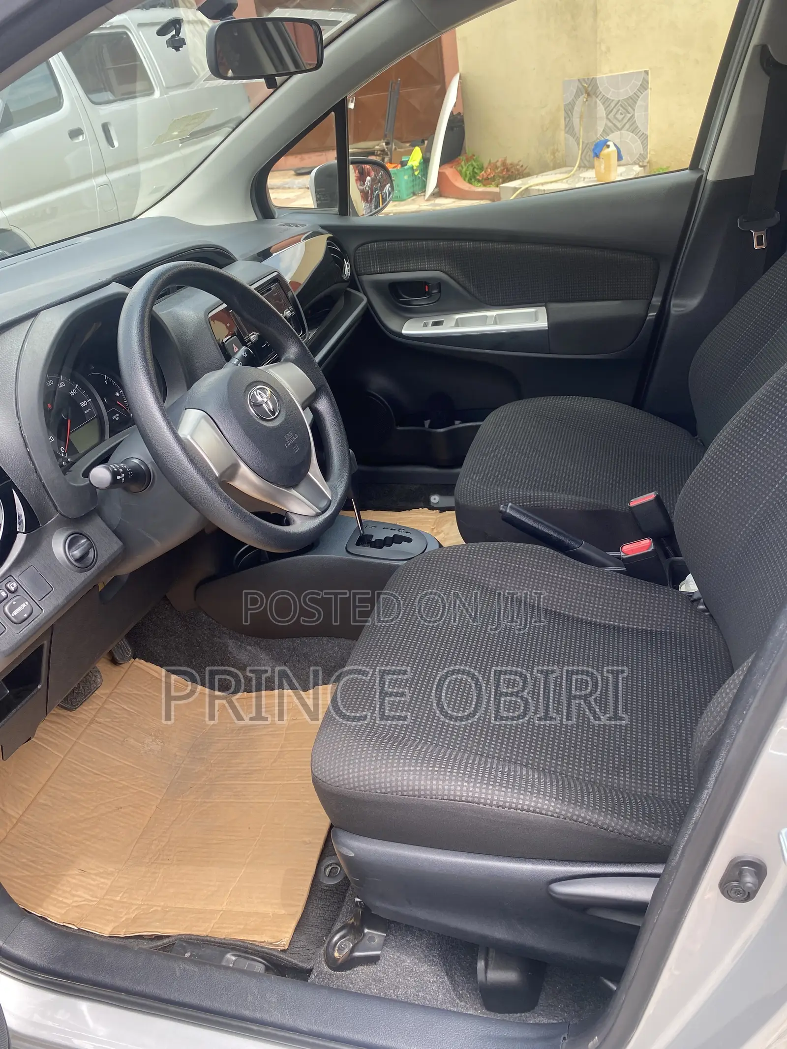 Toyota Vitz 1.3 AWD 5dr 2015 Silver