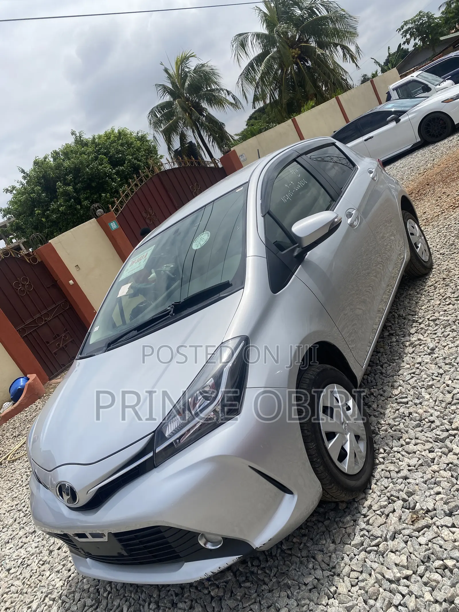 Toyota Vitz 1.3 AWD 5dr 2015 Silver