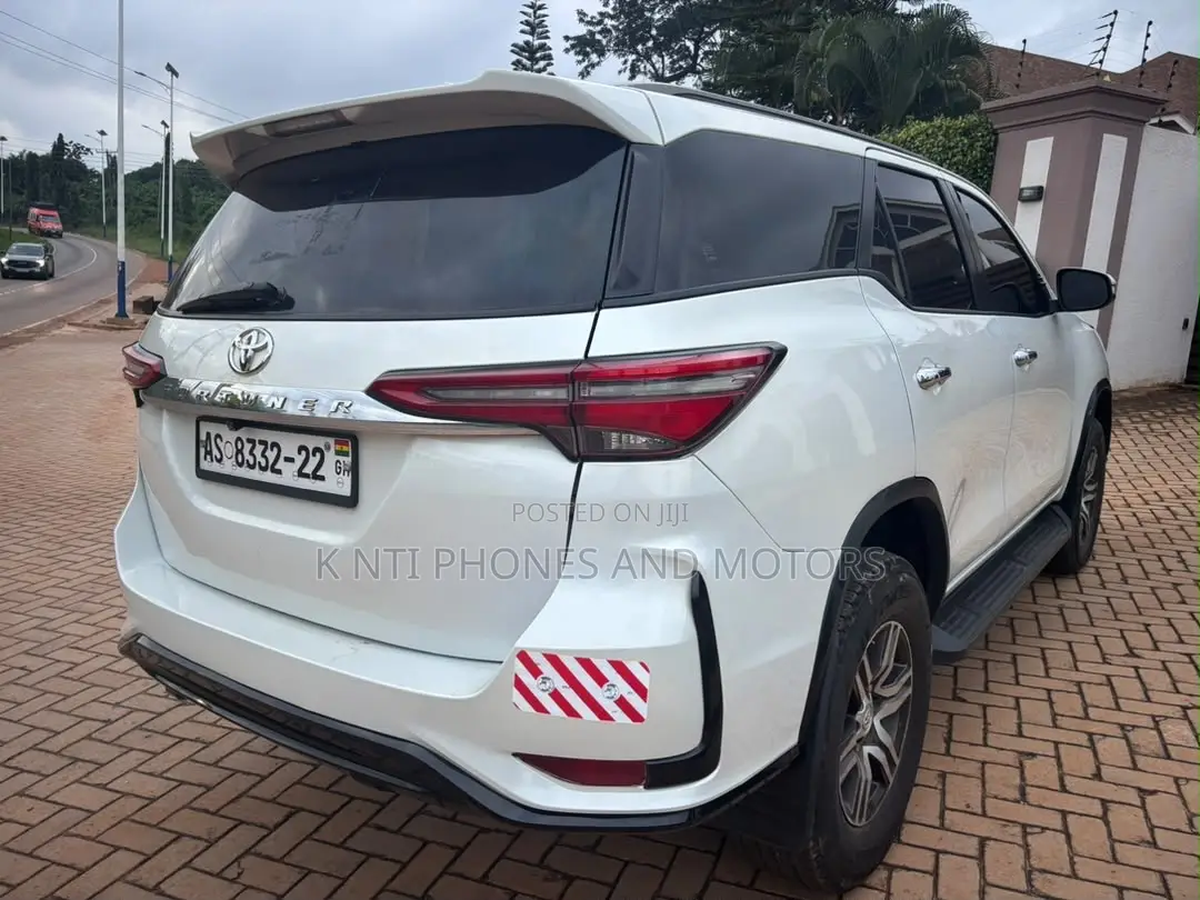 Toyota Fortuner 2.7 AWD 2018 White