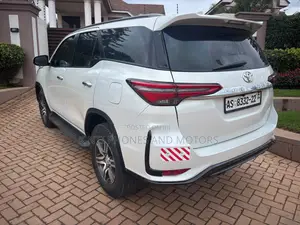 Toyota Fortuner 2.7 AWD 2018 White