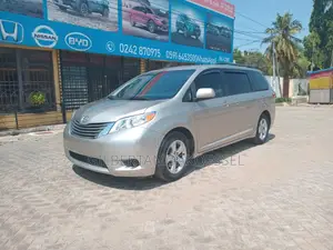 Toyota Sienna 2016 Silver