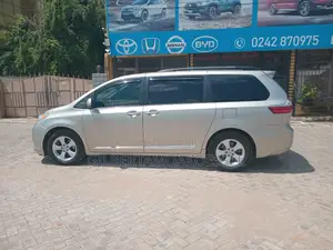Toyota Sienna 2016 Silver