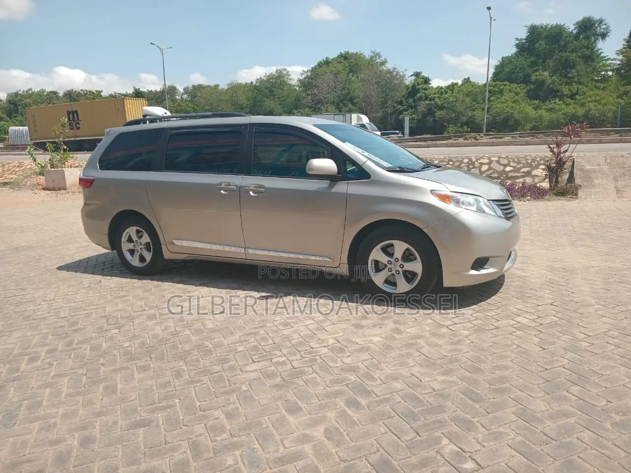 Toyota Sienna 2016 Silver