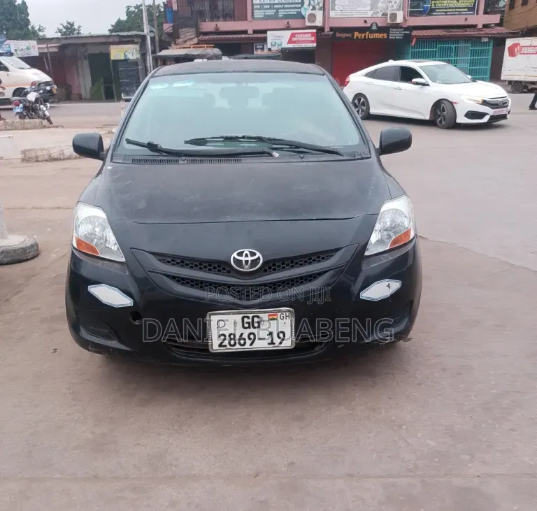 Toyota Yaris Base Sedan 4dr 2010 Black