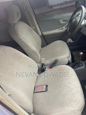 Toyota Vitz 2010 Silver
