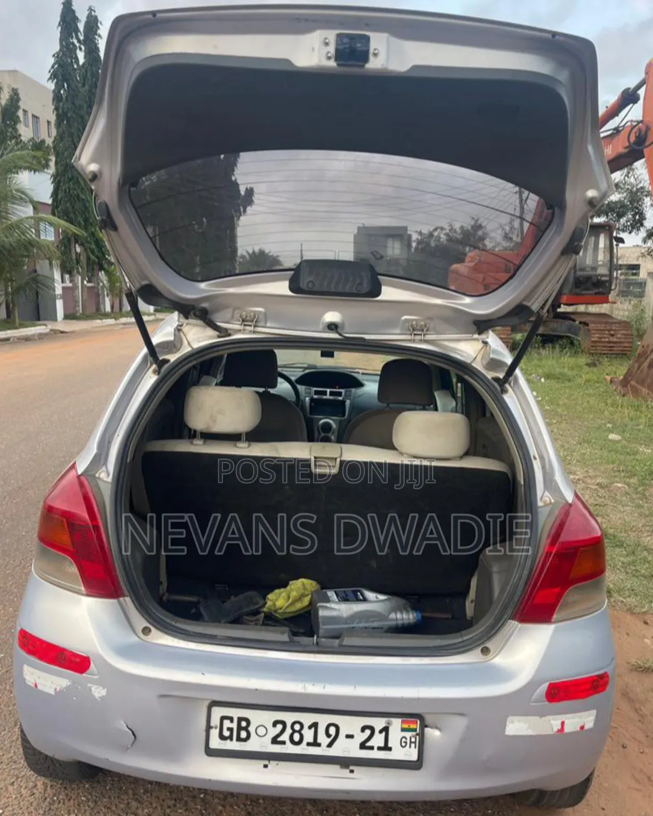 Toyota Vitz 2010 Silver