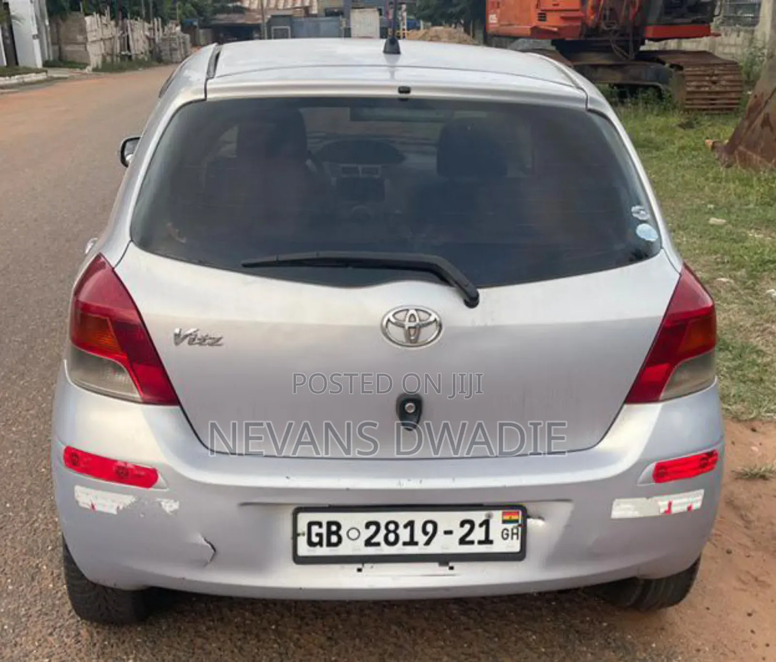 Toyota Vitz 2010 Silver