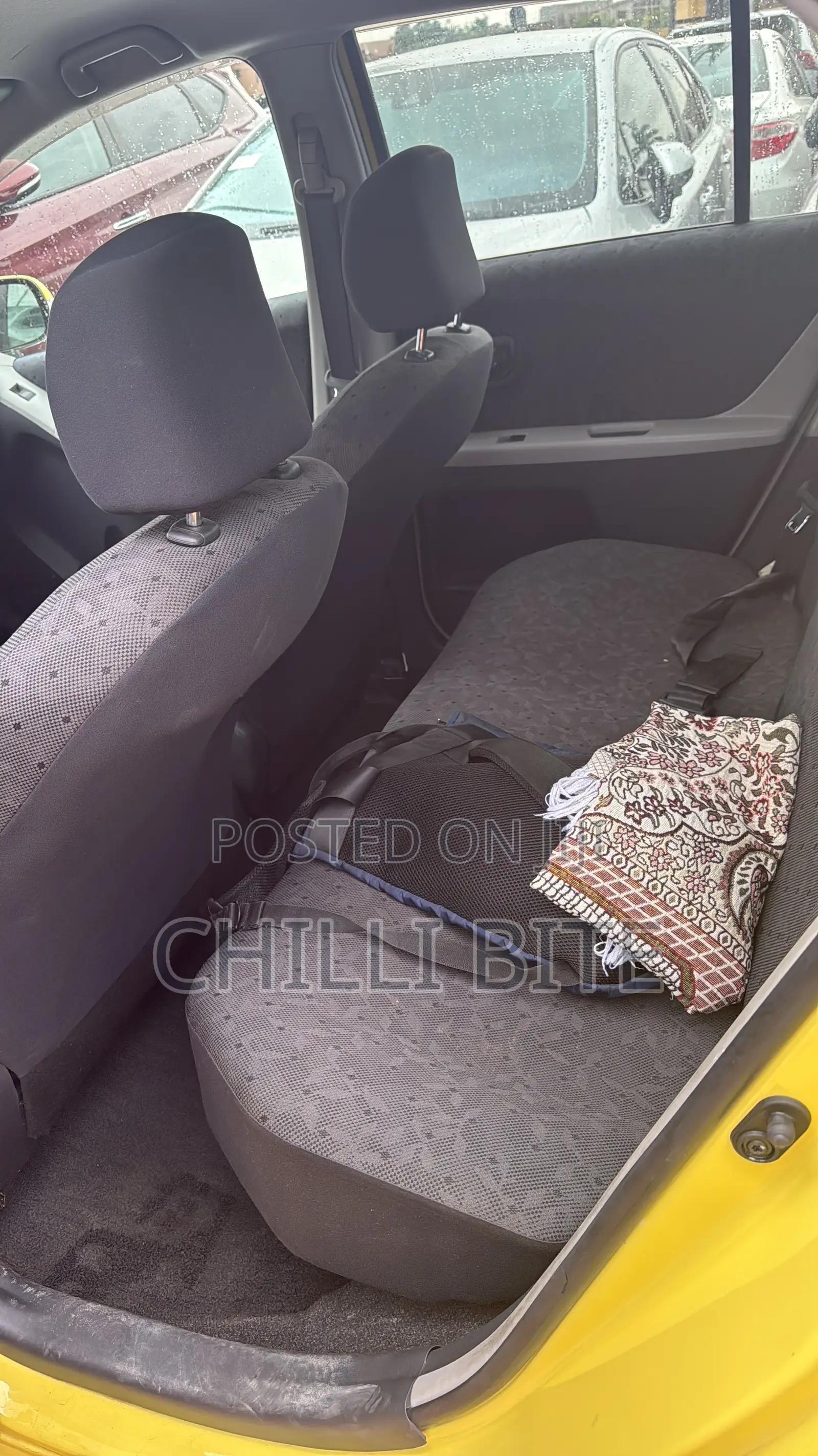 Toyota Vitz 1.0 FWD 5dr 2010 Yellow