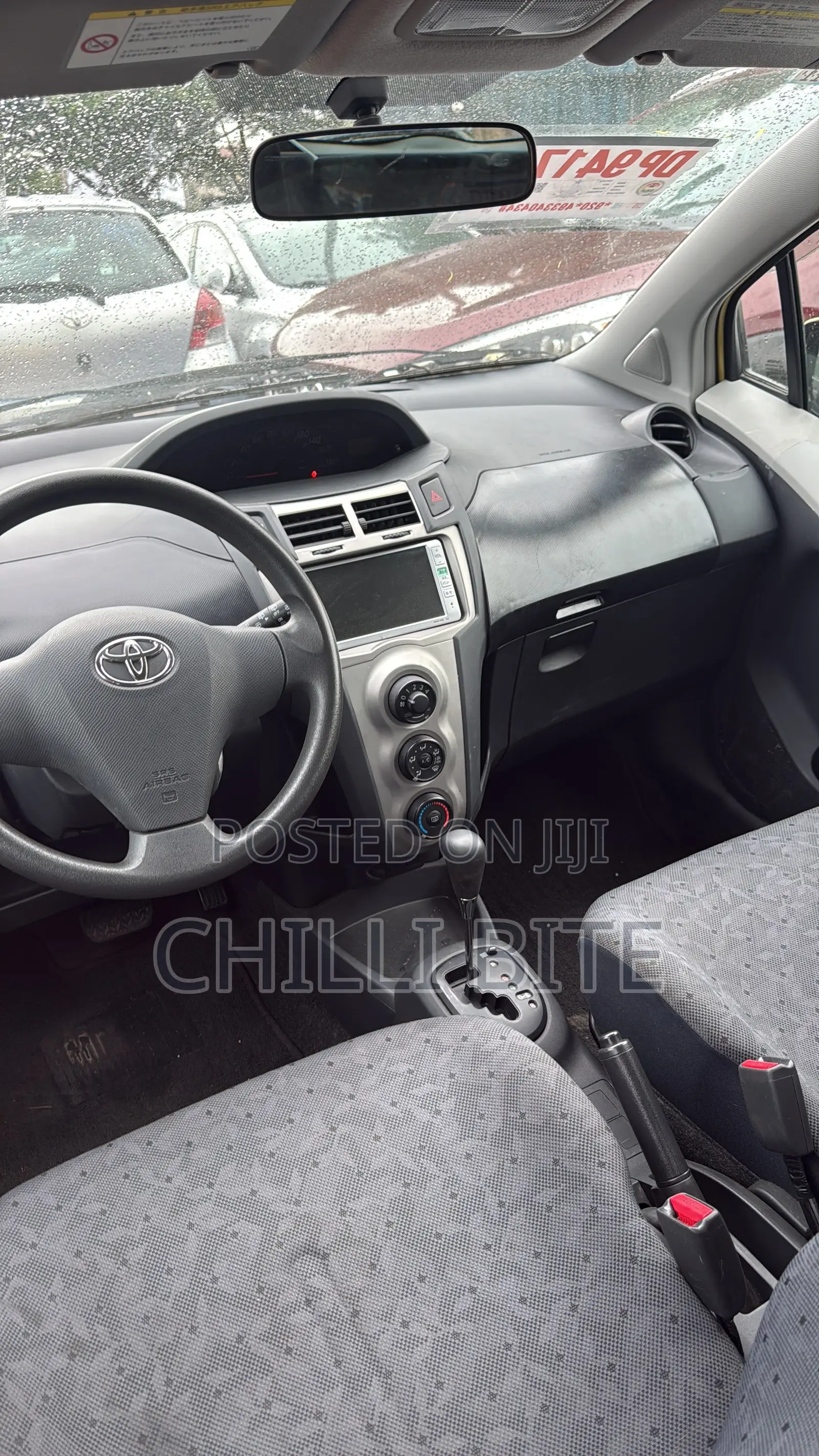 Toyota Vitz 1.0 FWD 5dr 2010 Yellow
