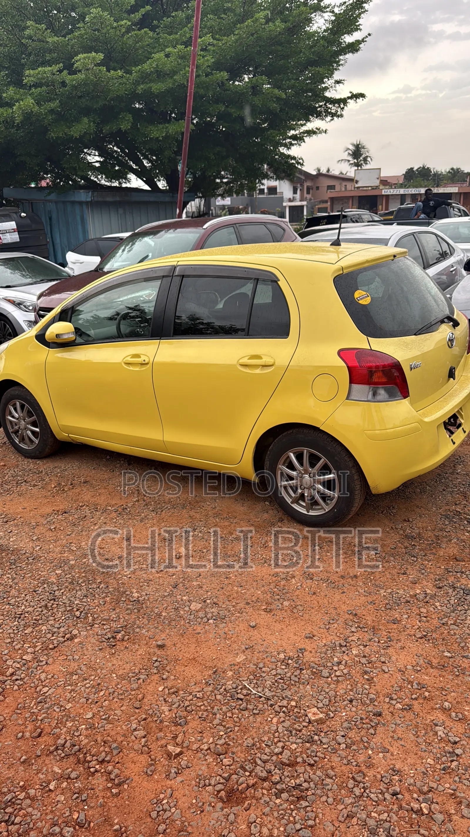Toyota Vitz 1.0 FWD 5dr 2010 Yellow